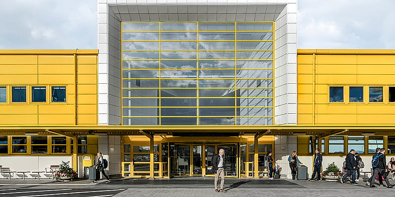 Exteriör bild av ingången till Malmö Airport