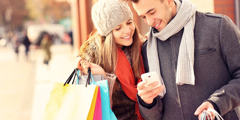 Couple with shopping bags