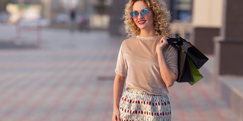 Fashionably dressed woman on the streets, shopping concept